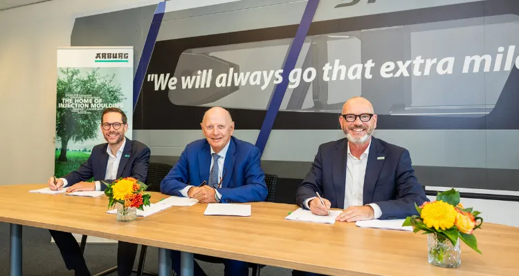 Arburg adquiere Stork IMM y suma máquinas de gran tonelaje para empaques a su portafolio